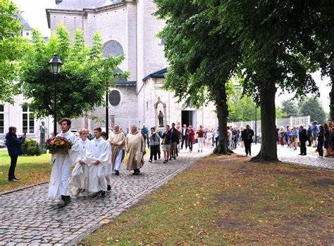 Morgen hoogdag voor Vlierbeek: Feest Maria Tenhemelopneming met processie en inhuldiging Mariaklokkenspel